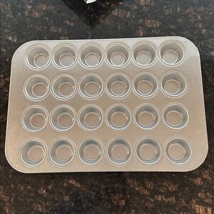 Williams Sonoma Silver 24-Well Mini Muffin Pan